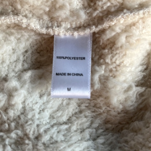 KOOLABURRA by UGG Embossed Sherpa Fuzzy Fleece Vest Birch Cream M - Picture 11 of 11